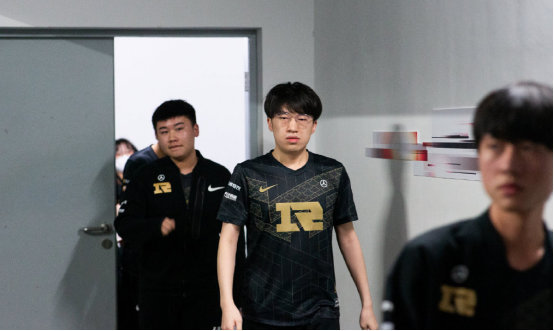 不仅促进了